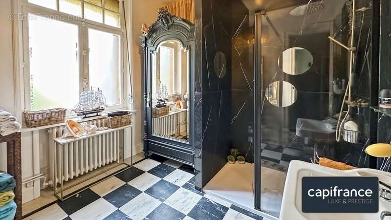 Une demeure de caractère au cœur du Jardin de la Rhonelle — 282 m² d'histoire préservée - photo 8
