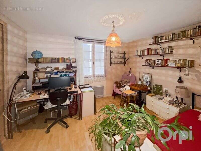 Au centre historique de MIRADOUX, maison de ville de 3 logements - photo 5