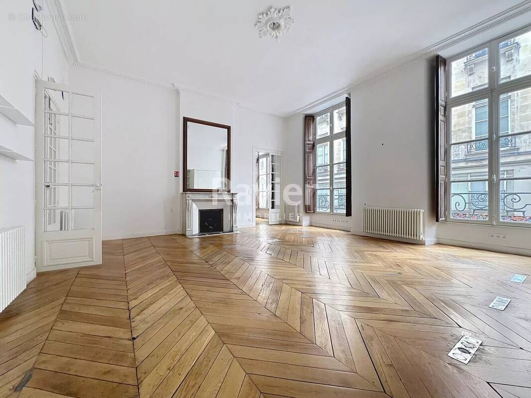 Appartement à PARIS-1E