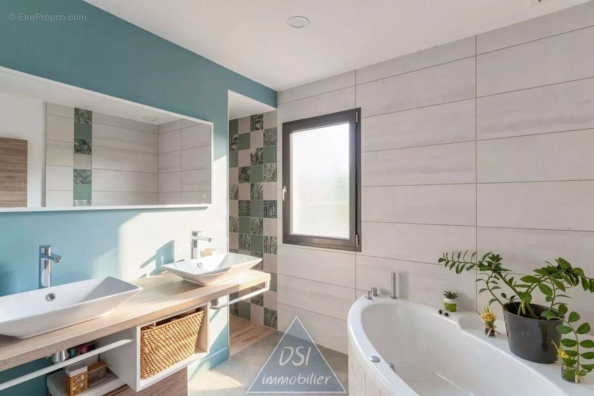 Maison d'Architecte Contemporaine de 210 m² – Piscine, Jacuzzi sur terrain clos de 1 487 m² – Centre de Dagneux - photo 11
