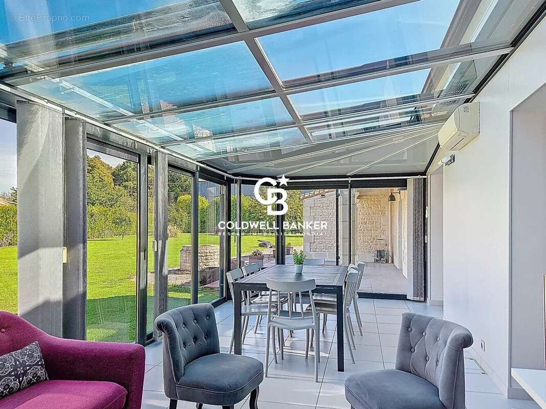 Maison à SAINT-JEAN-D&#039;ANGELY