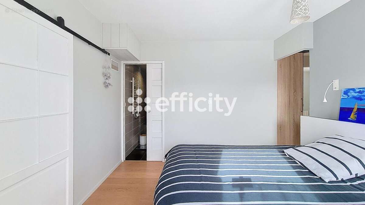 Maison 170 m² à La Genetouze  - photo 4