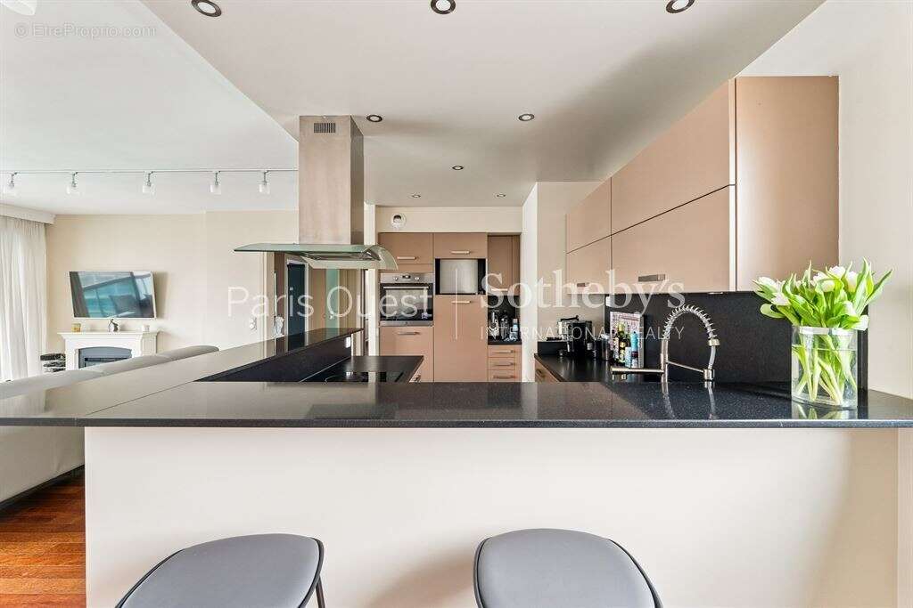 Appartement à NEUILLY-SUR-SEINE