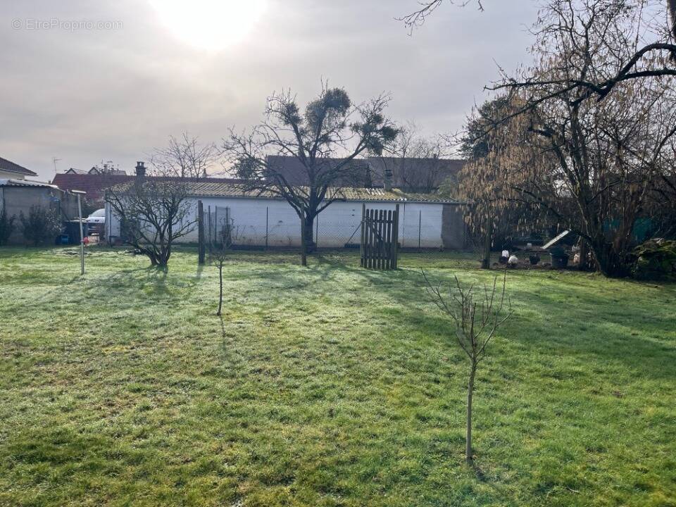 Terrain à INCARVILLE