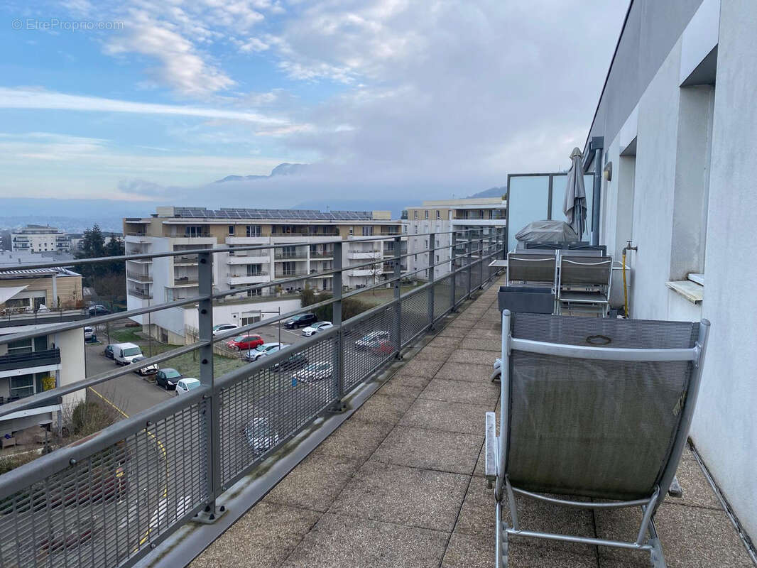 Attique de 111m2 avec extérieurs confortables - T5 - photo 8