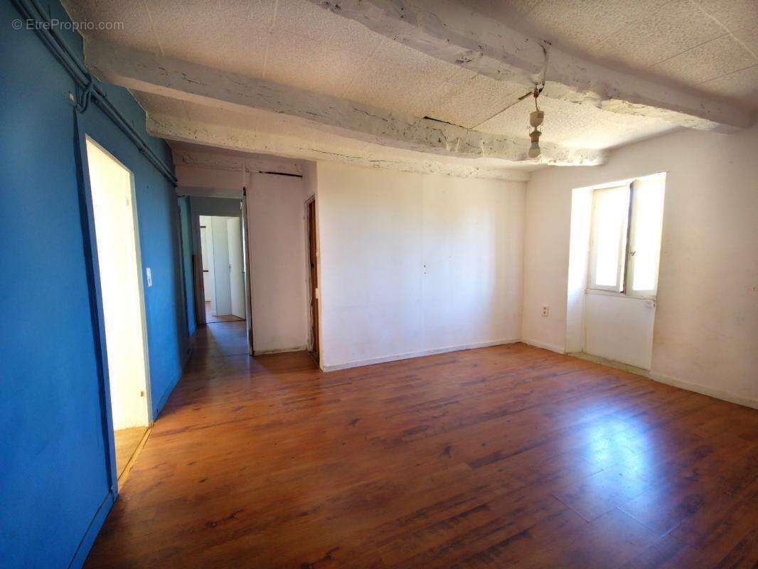 Maison à LACAPELLE-LIVRON