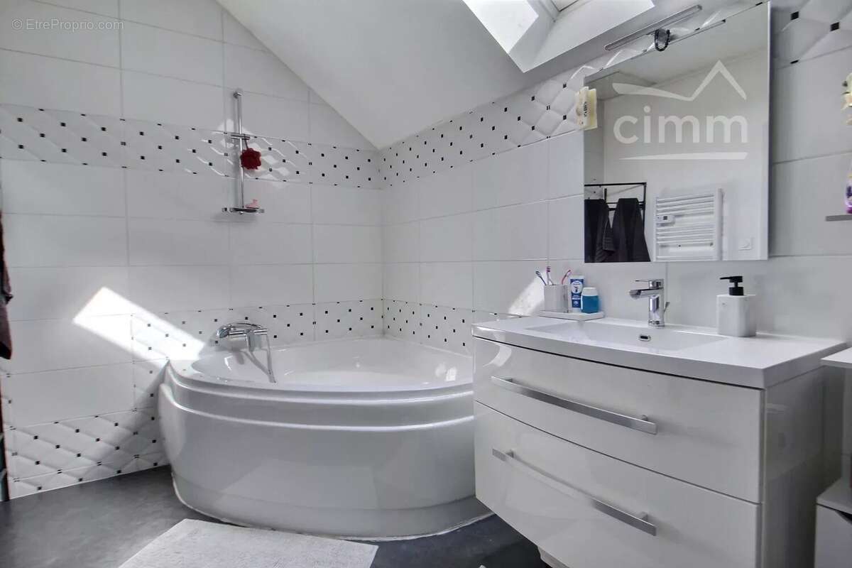 Maison à LES AIX-D'ANGILLON