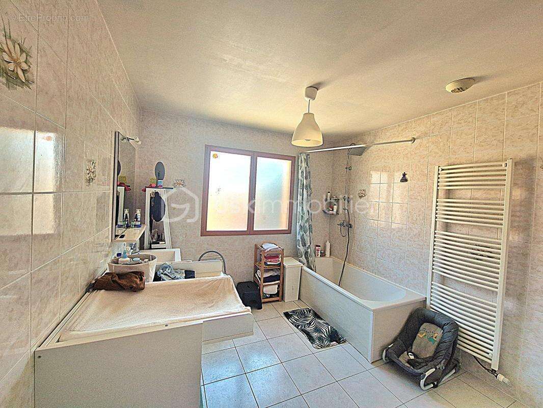 Maison à SURY-LE-COMTAL