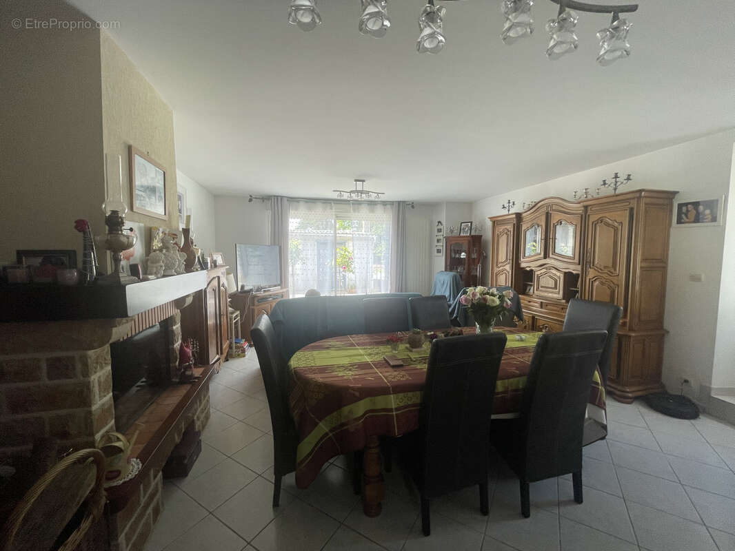 Maison de campagne, en pierres, avec près d'1 hectare, dépendances et fort potentiel - photo 4