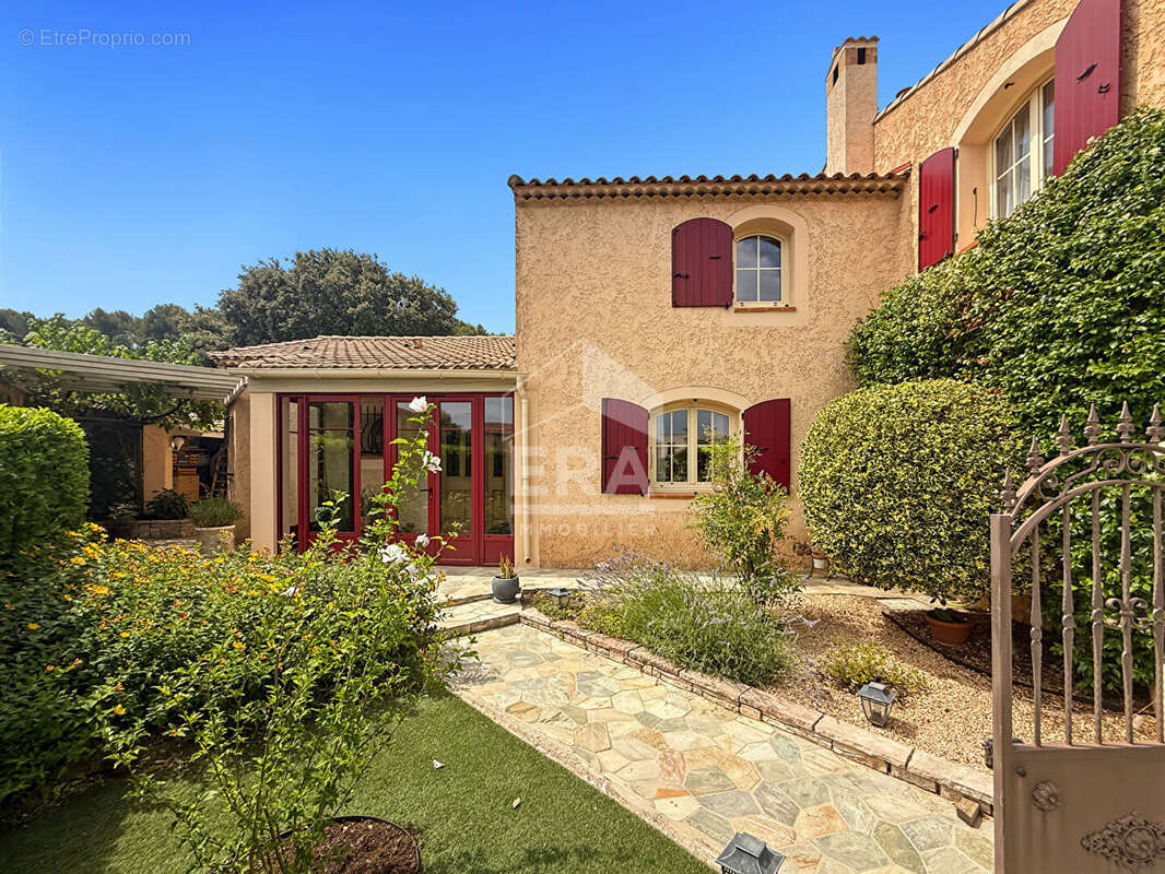 Maison à SIMIANE-COLLONGUE