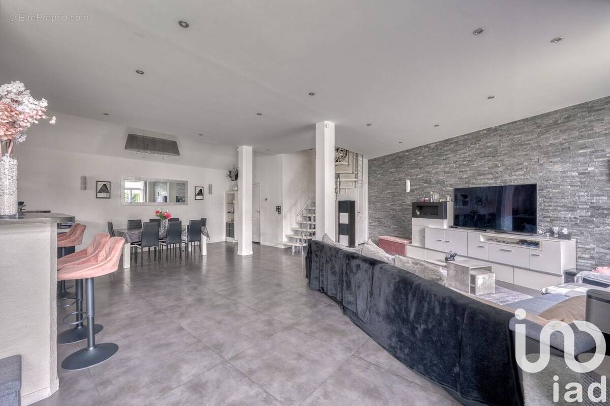 Photo 1 - Maison à LE PLESSIS-ROBINSON