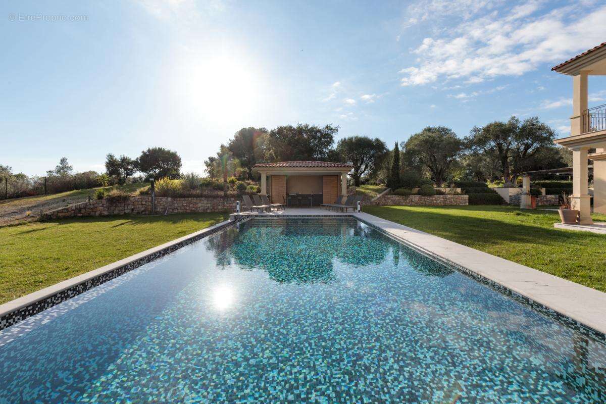 Maison à ROQUEFORT-LES-PINS