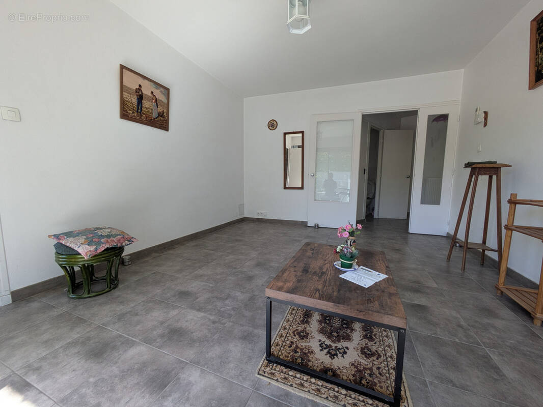 Appartement à BAGNOLS-SUR-CEZE