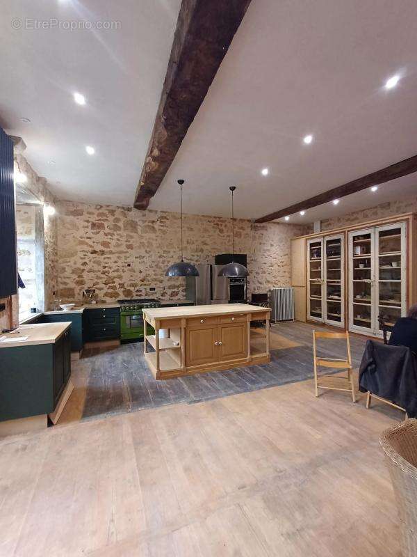 Grande maison de caractère - avec jardin et boutique à Thiviers - photo 2