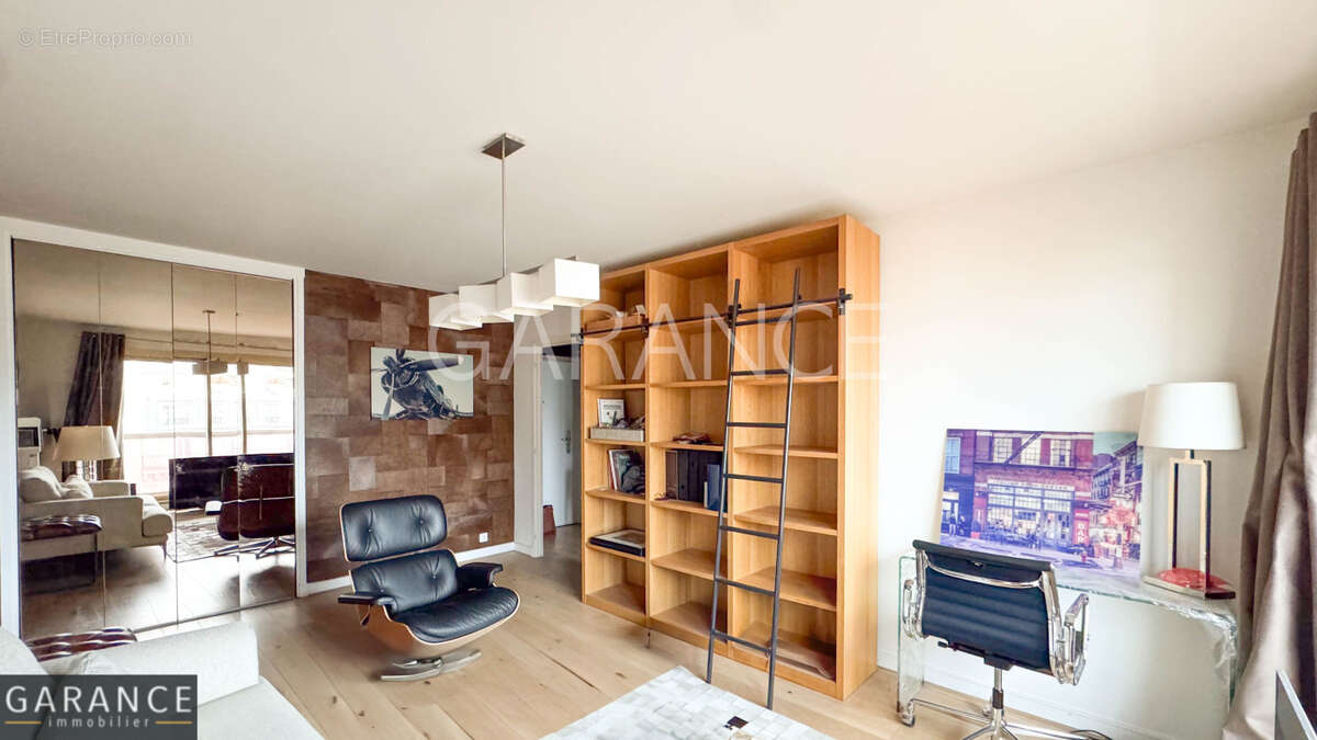 Appartement à PARIS-14E