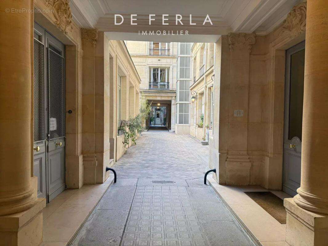 Appartement à PARIS-8E