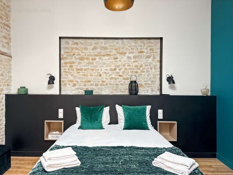 Maison à SAINT-SAUVEUR-D'AUNIS