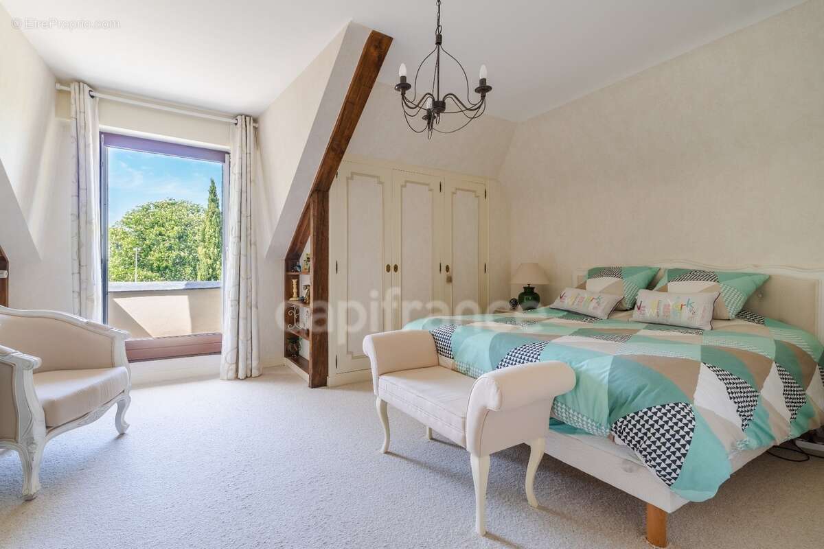 Propriete d'exception à vendre à SAUMUR (49400)  Panorama d'exception sur le château et la Loire - 328m² - 2278m²-piscine - photo 19