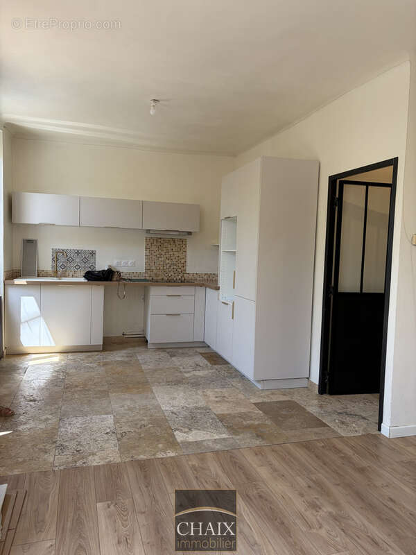 À vendre   Superbe T4 rénové en plein cœur d'Aubagne - photo 2