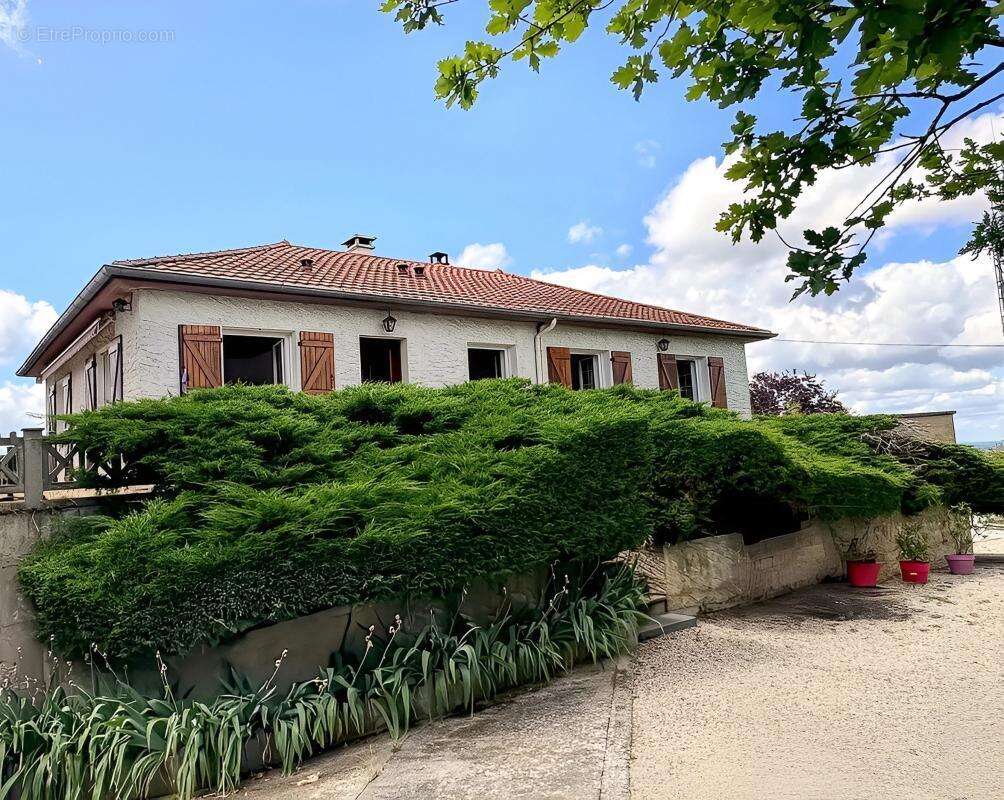 Maison 104 m² à Vendranges  - photo 3