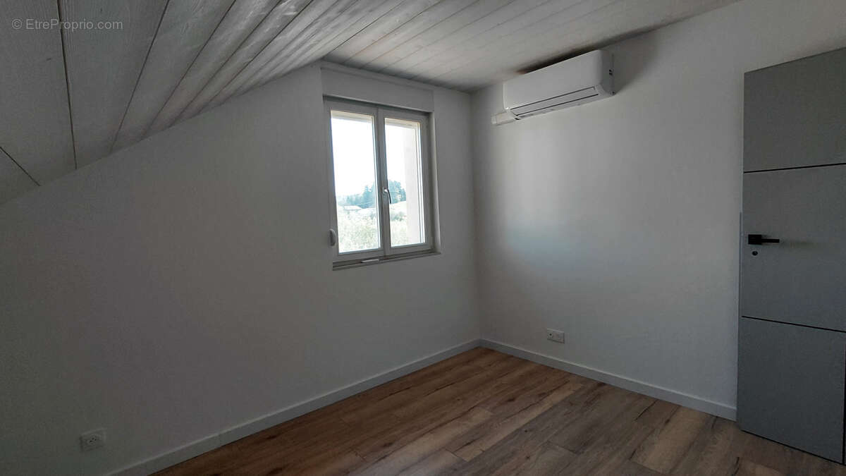 Appartement à ORCHAMPS-VENNES