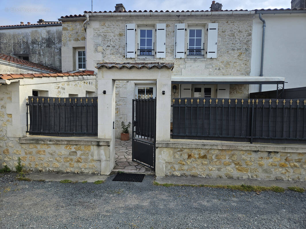 Maison à SAINT-PORCHAIRE