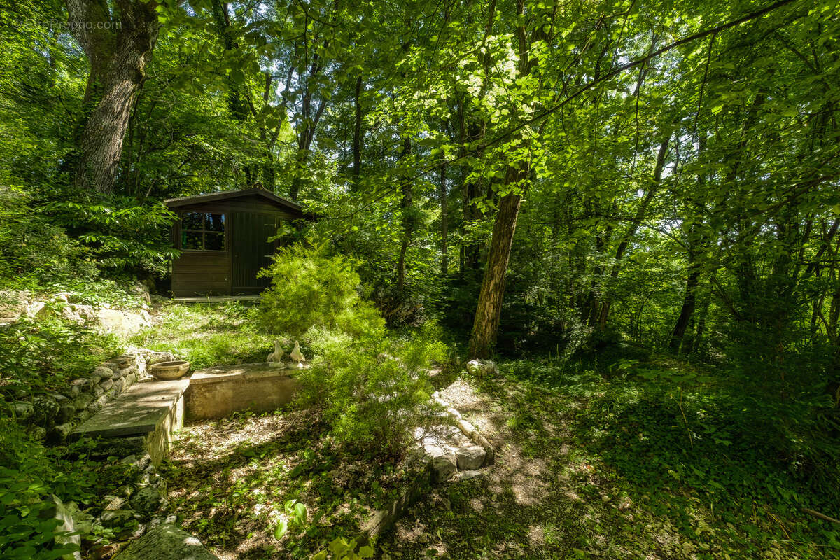 St Jean d'Arvey - Chambéry Savoie - Très belle maison de 6 pièces de 250 m2 - Terrain 3200 m2 - Vue luxuriante - photo 18