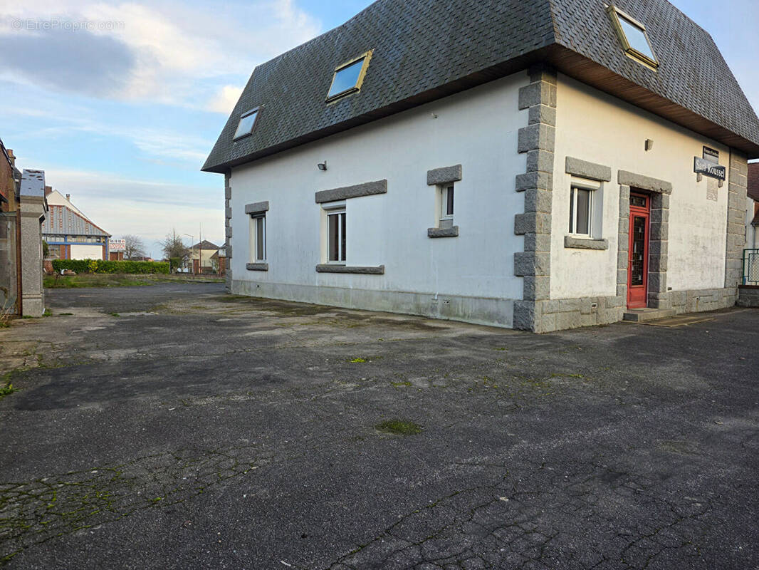 Commerce à CREVECOEUR-LE-GRAND