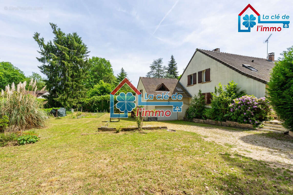 Maison 263 m² à Saint-Sauveur-Sur-Ecole  - photo 3