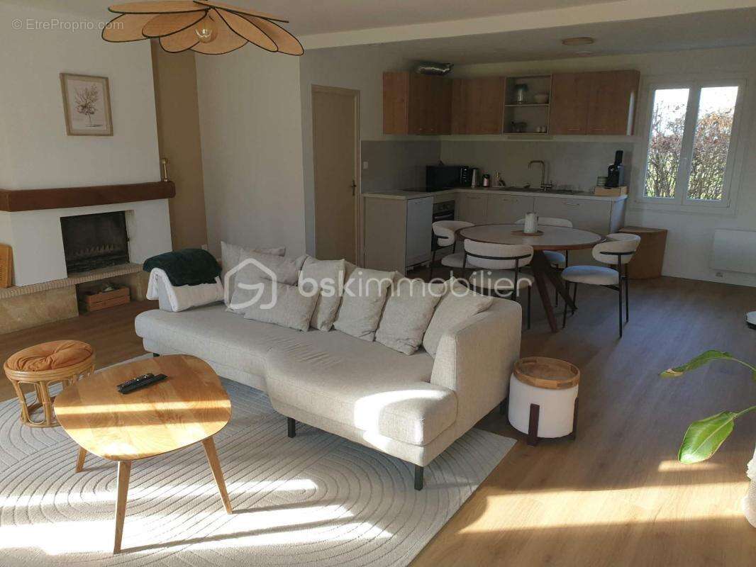 Maison à VILLECOMTAL-SUR-ARROS