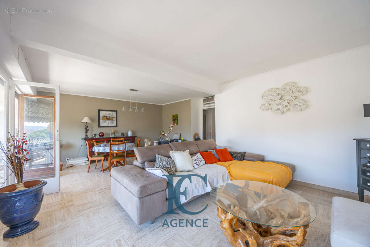 Appartement T3 de 90 m2 avec terrasse à deux pas du centre-ville - photo 2