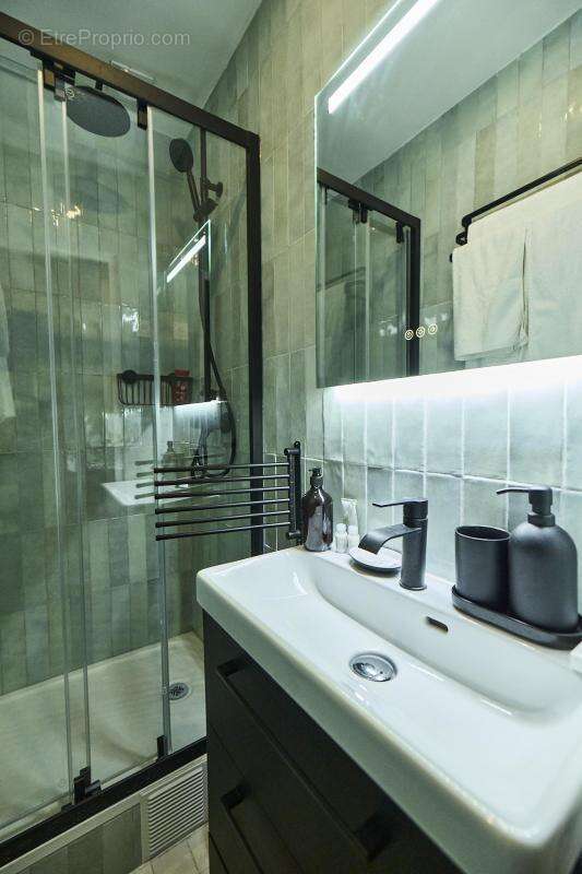 Appartement à PARIS-17E