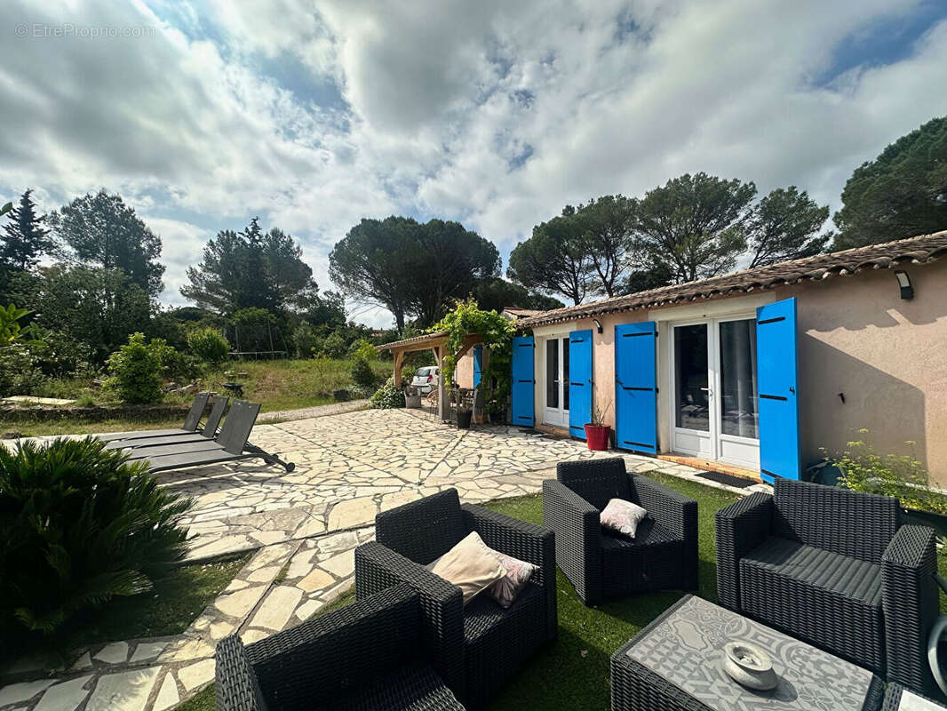 Maison à ROQUEBRUNE-SUR-ARGENS