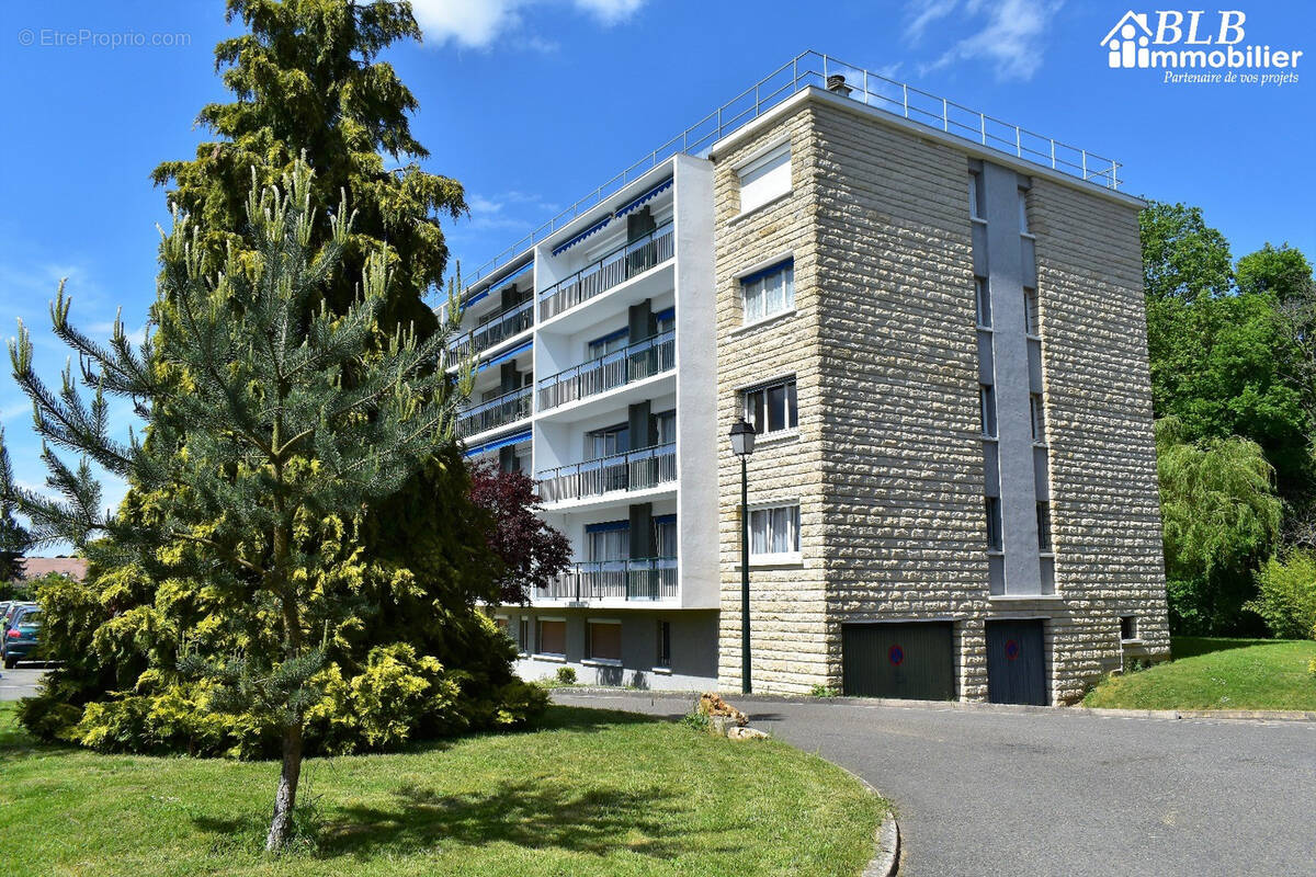 Appartement à LES ESSARTS-LE-ROI