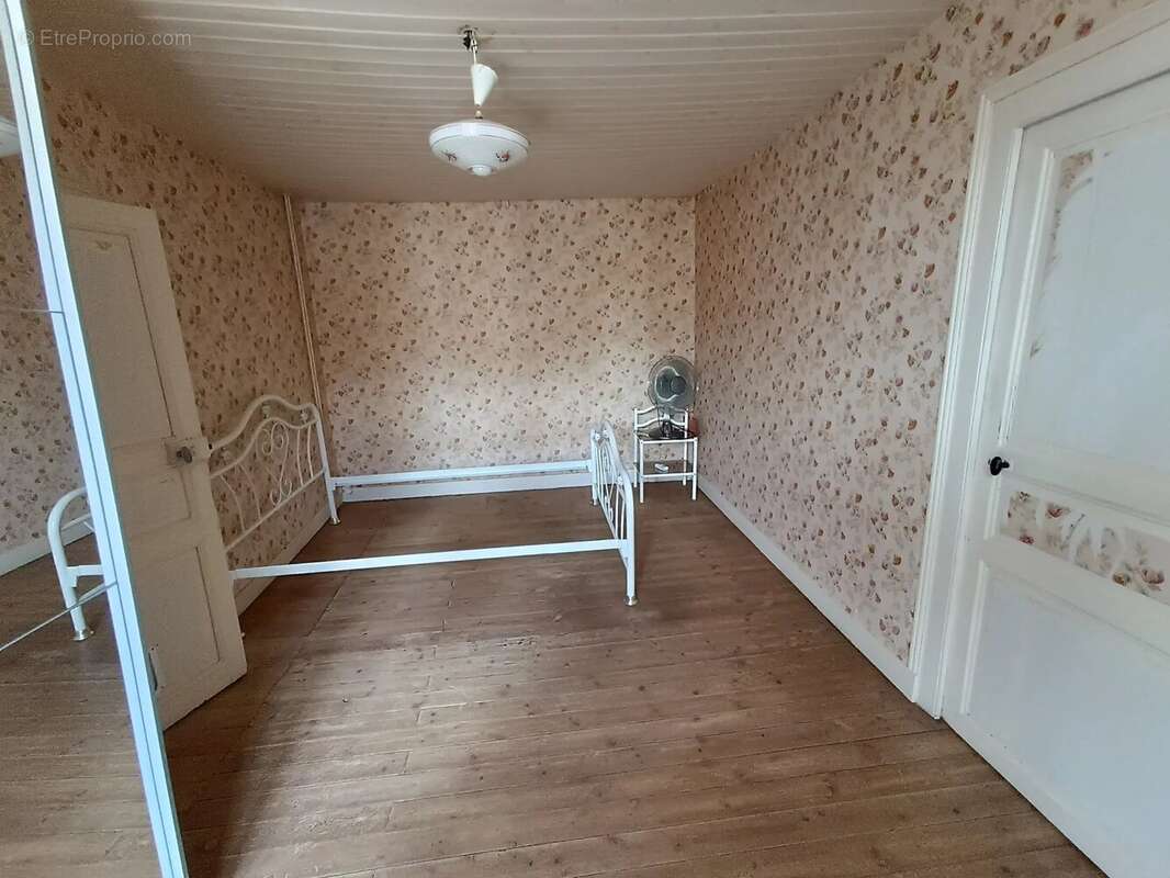 Appartement à JUILLE