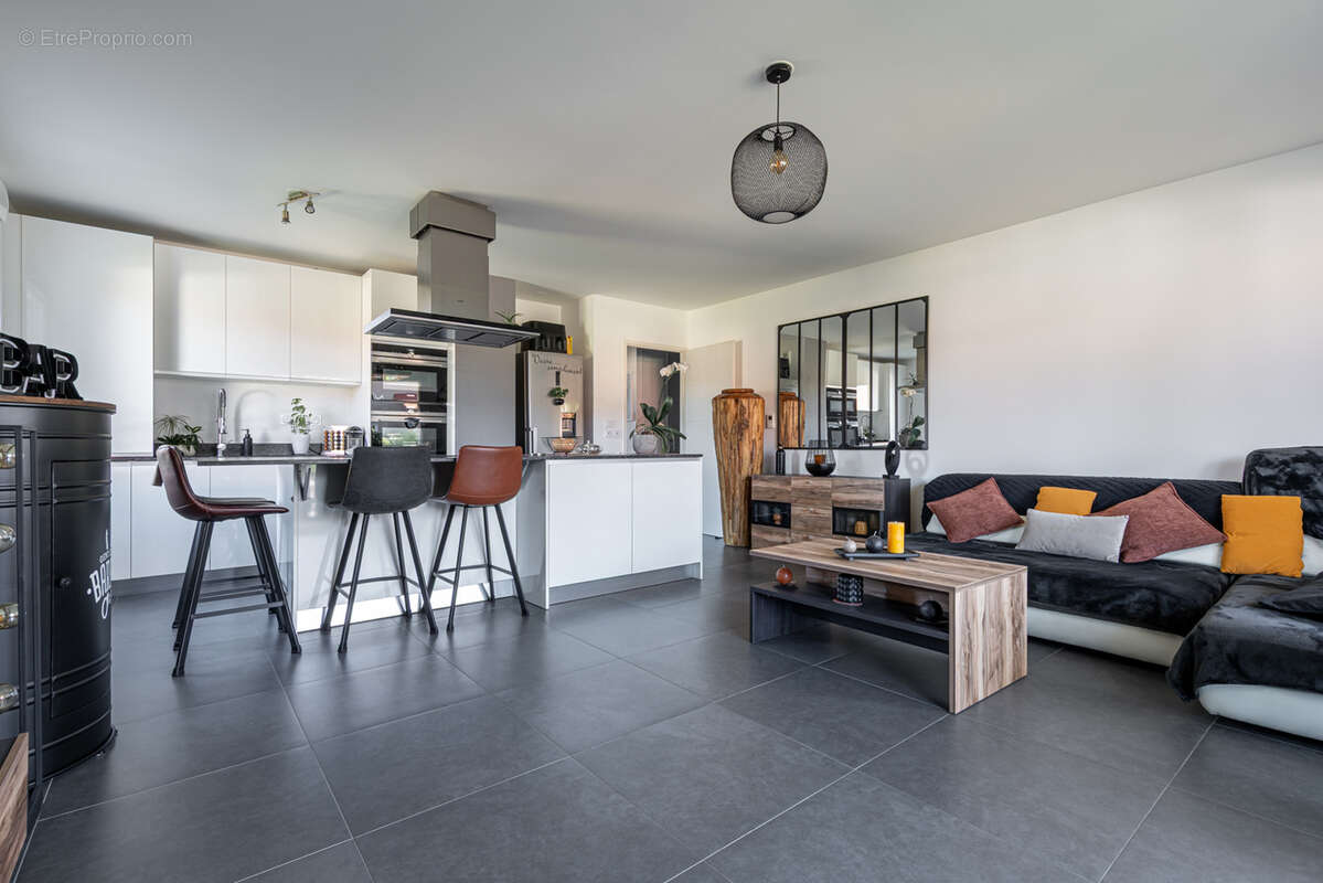 Appartement à POISY
