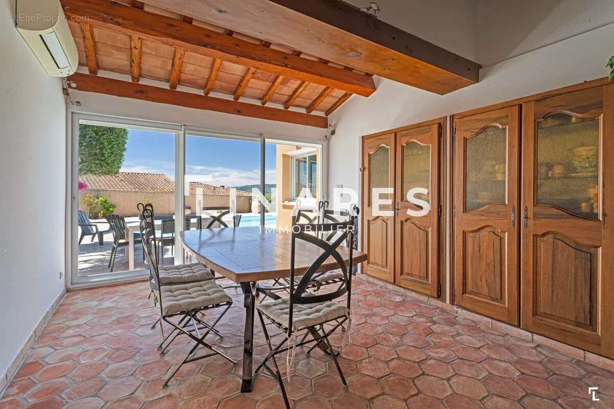 LA CEYRESTAINE  - Villa T7 de 225m2 - Terrain 759m2 - PISCINE - 13600 CEYRESTE - photo 8