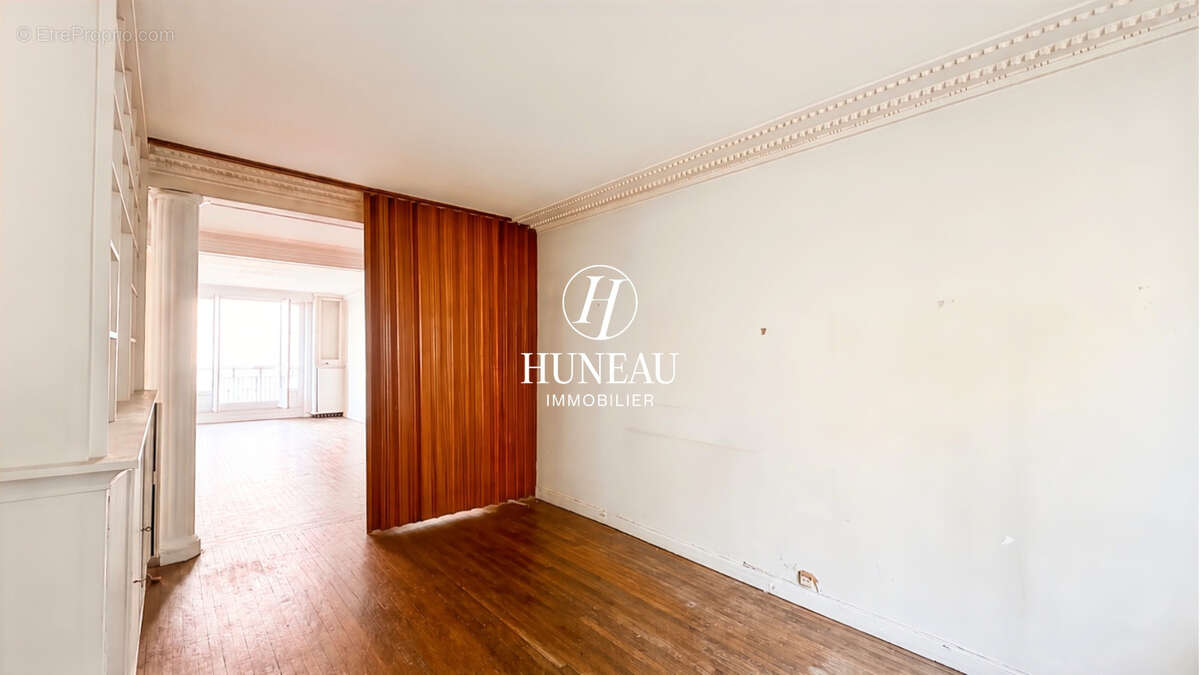 Appartement avec de beaux volumes, beaucoup de potentiel et une chambre de service - photo 11