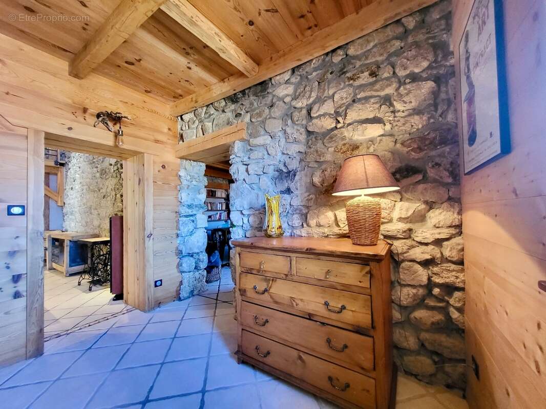 Dpt haute savoie (74), à vendre thollon-les-memises maison-gîte coeur de station - photo 14
