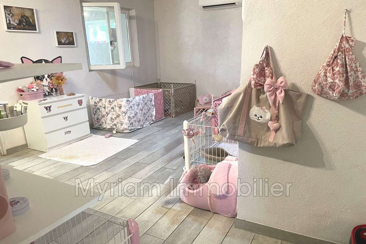 Maison à SAINT-CEZAIRE-SUR-SIAGNE