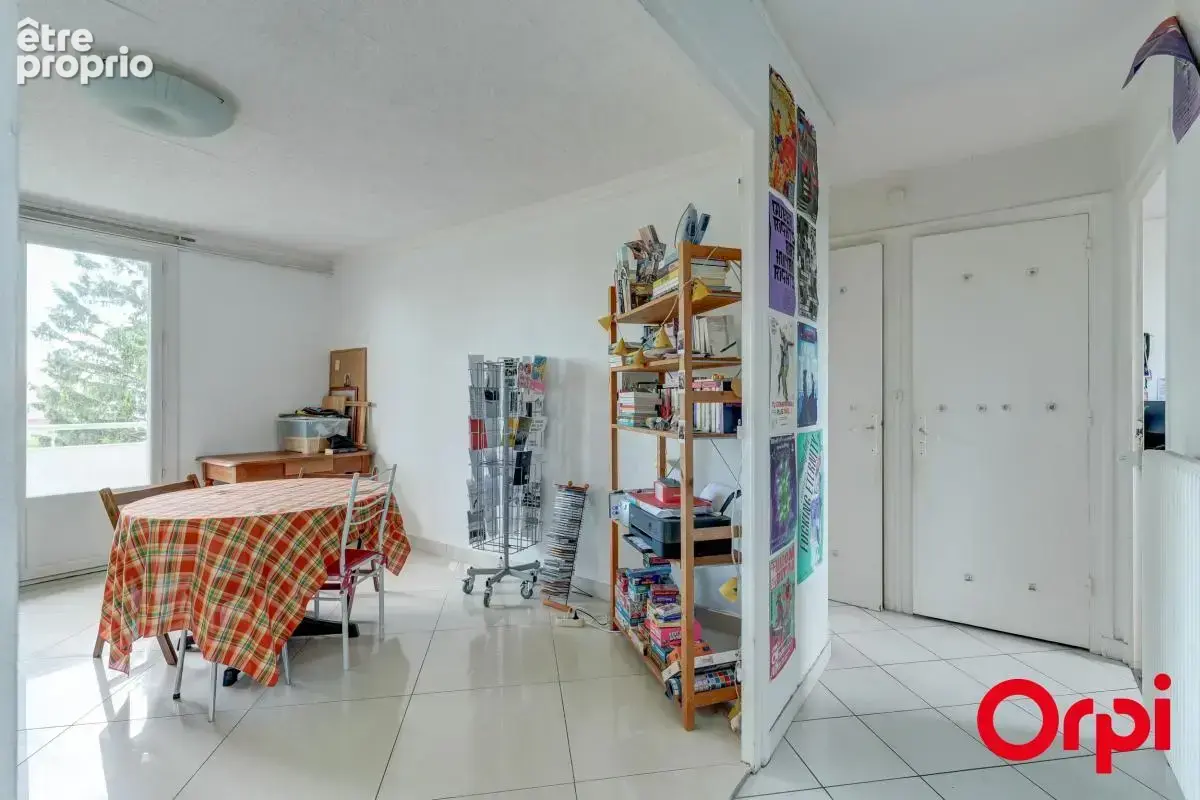 Appartement type T3/T4 vendu loué de plus de 63 m2 avec balcon à Bron Marne/Pagère - photo 9