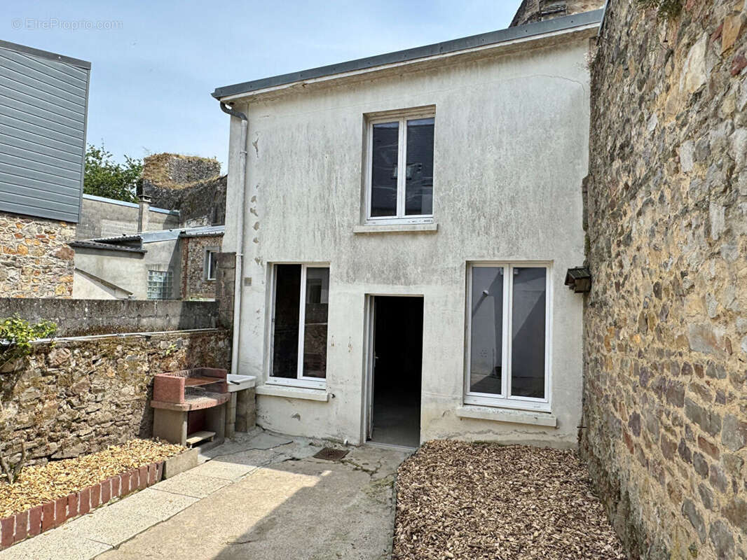 Maison à BRICQUEBEC