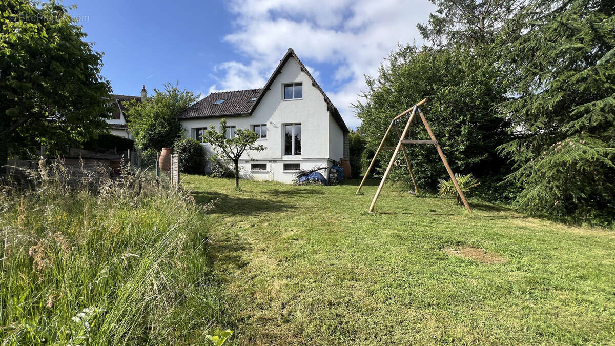Maison à NEAUPHLE-LE-CHATEAU