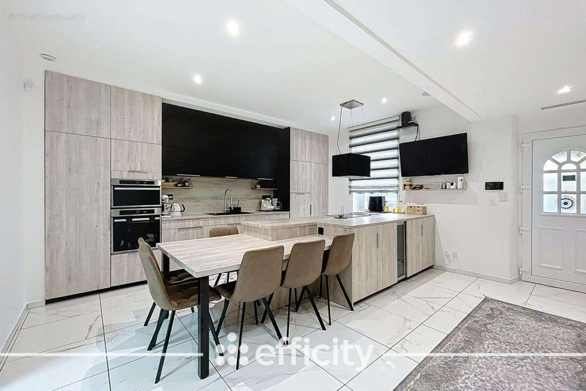 Maison à CHARVIEU-CHAVAGNEUX