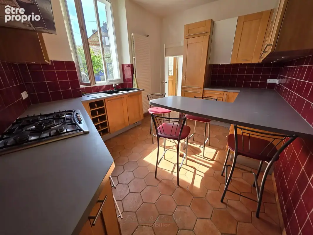 Maison de caractère de 172 m² — Gare et commerces à pied - photo 7