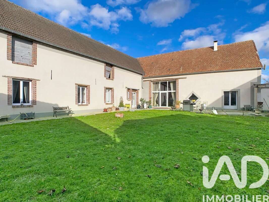 Maison 325 m² à Baudement  - photo 2