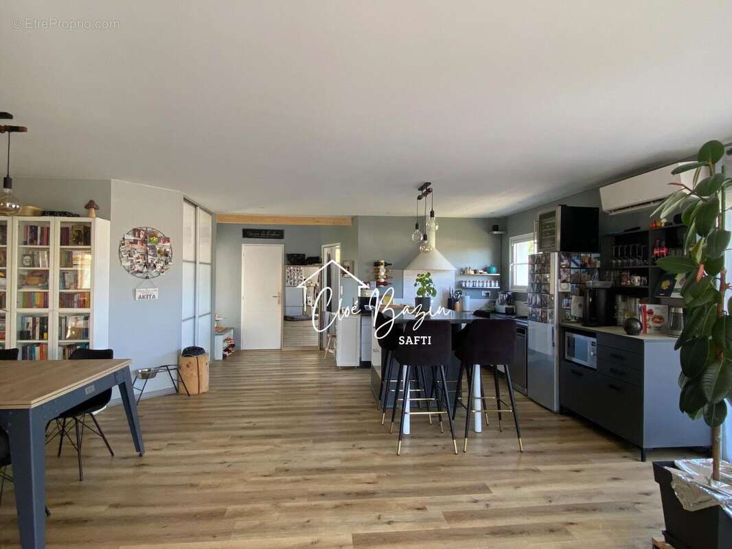 Photo 2 - Maison à SAINT-YZAN-DE-SOUDIAC