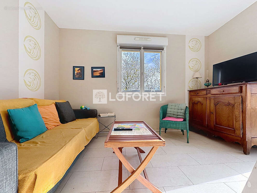 Appartement à ARS-SUR-FORMANS