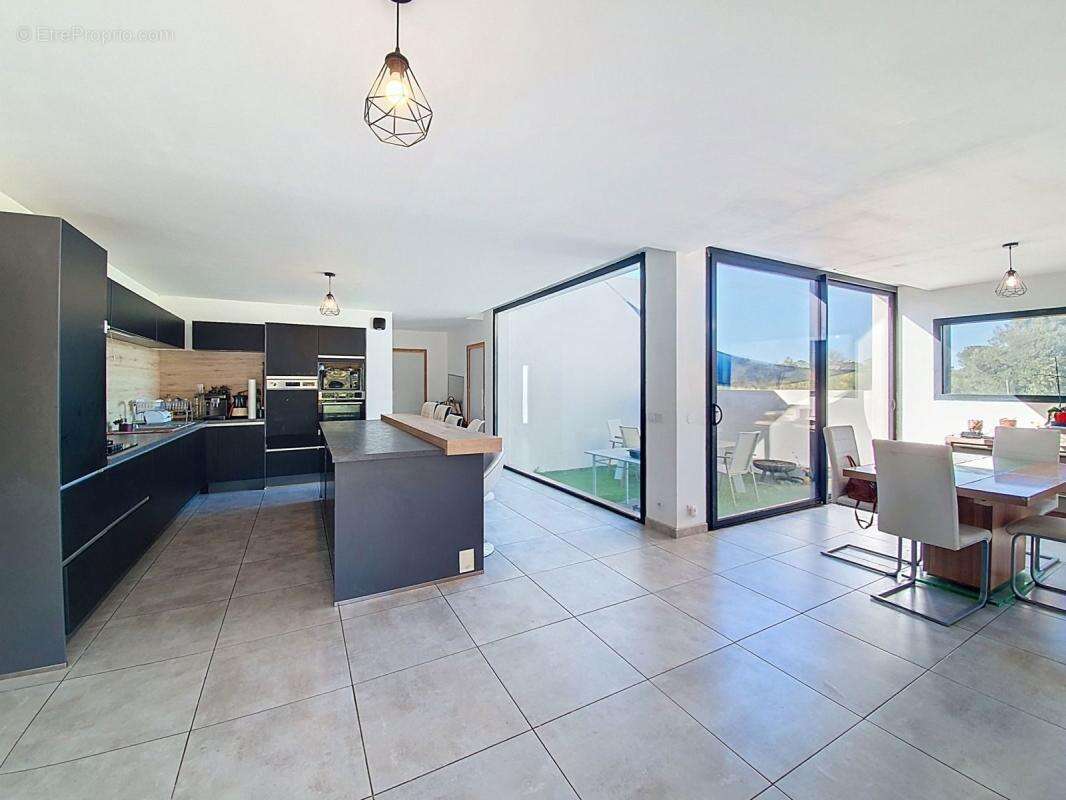 Maison à PEYRESTORTES