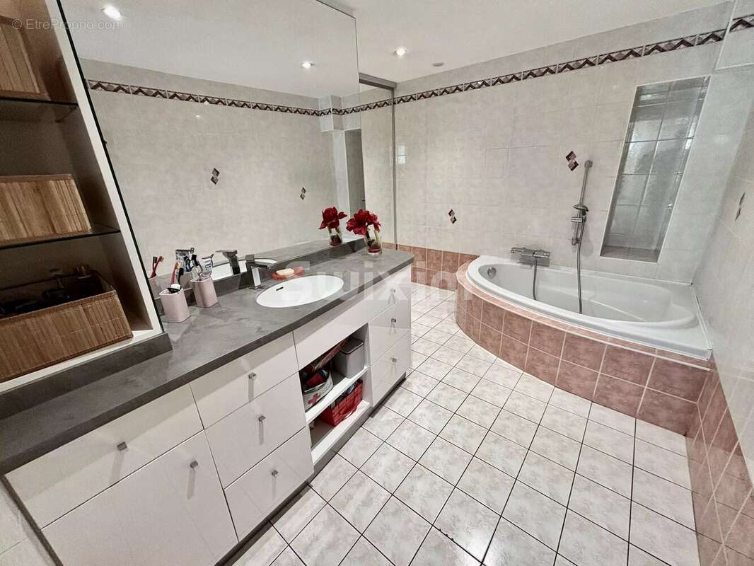 Duplex T4 face au lac avec terrasse et jardin privé ! - photo 9